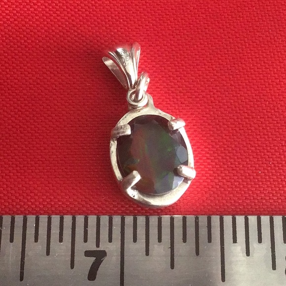 925 Pendant with Faceted Ethiopian Green Opal - Picture 3 of 4